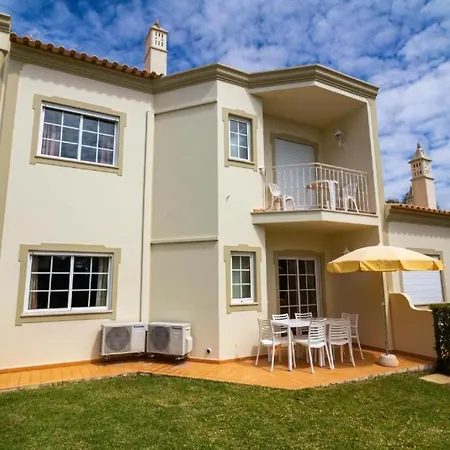 Do Castelo Apartment *